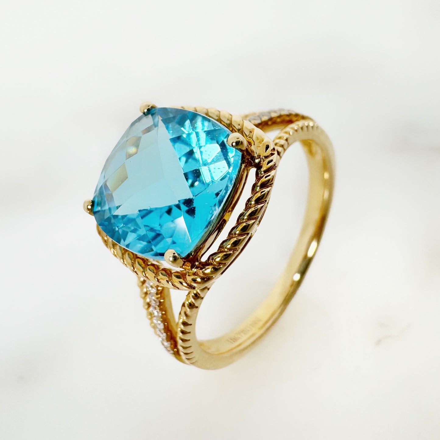 18k Yellow Gold Swiss Blue Topaz Ring