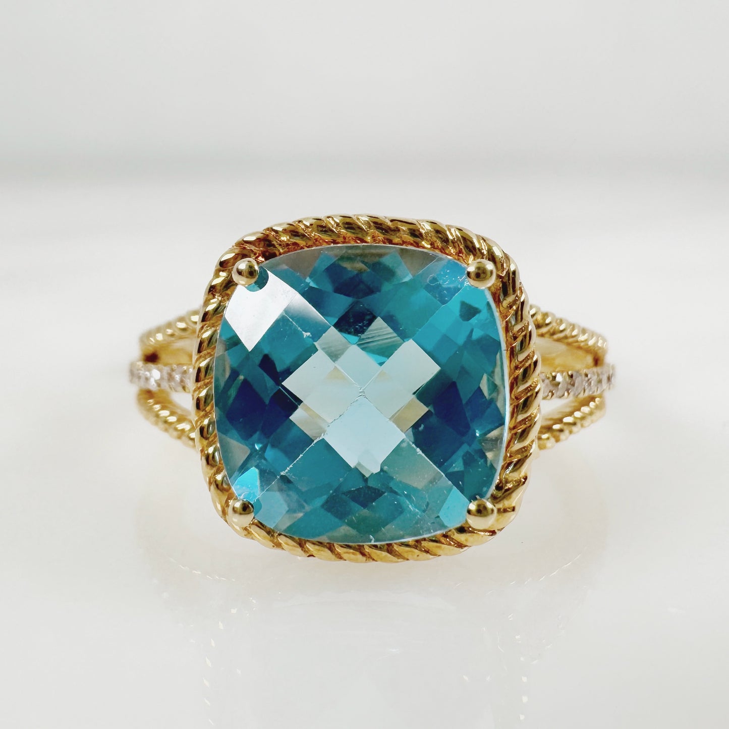 18k Yellow Gold Swiss Blue Topaz Ring