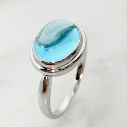 18K White Gold Oval Blue Topaz Ring