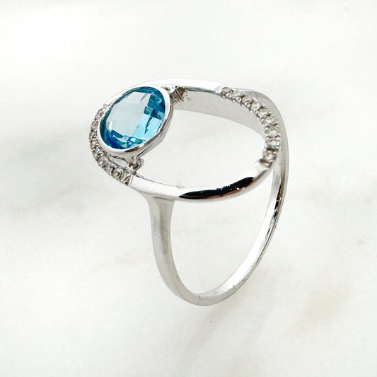 18K White Gold Round Blue Topaz Ring with Diamonds