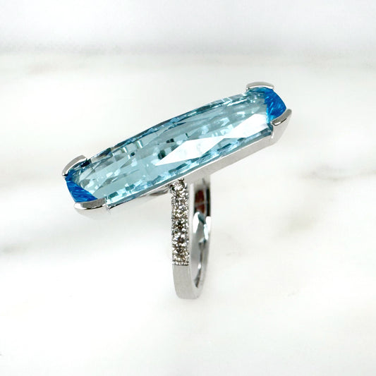 18K White Gold Freeform Blue Topaz Ring with Diamonds