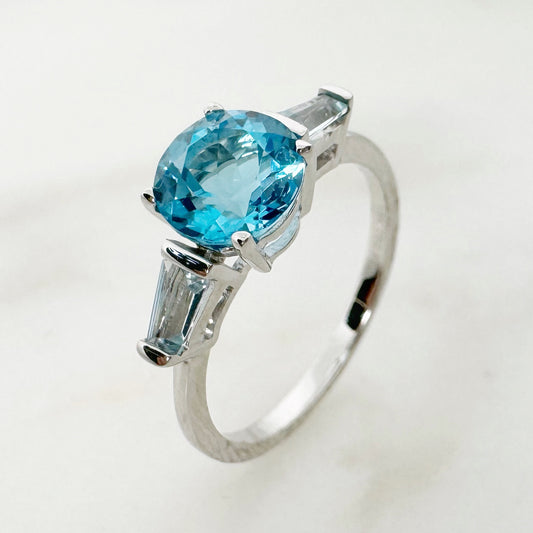 18K White Gold Round Blue Topaz Ring