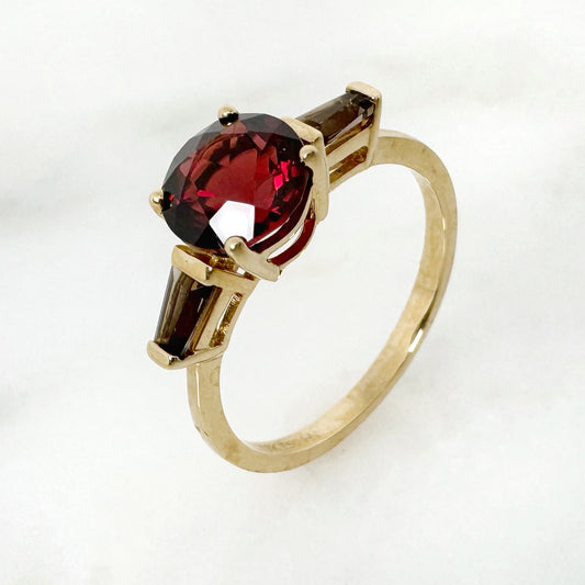 18K Yellow Gold Round Garnet Ring