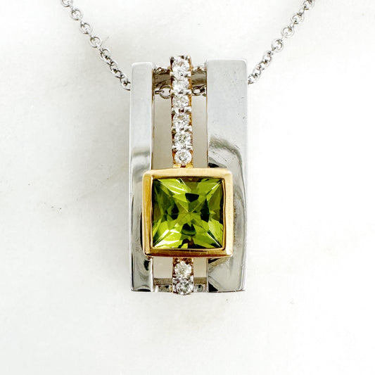 18K White Gold squard Peridot Pendant with Diamonds