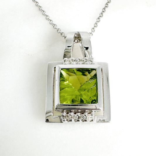 18K White Gold squard Peridot Pendant with Diamonds