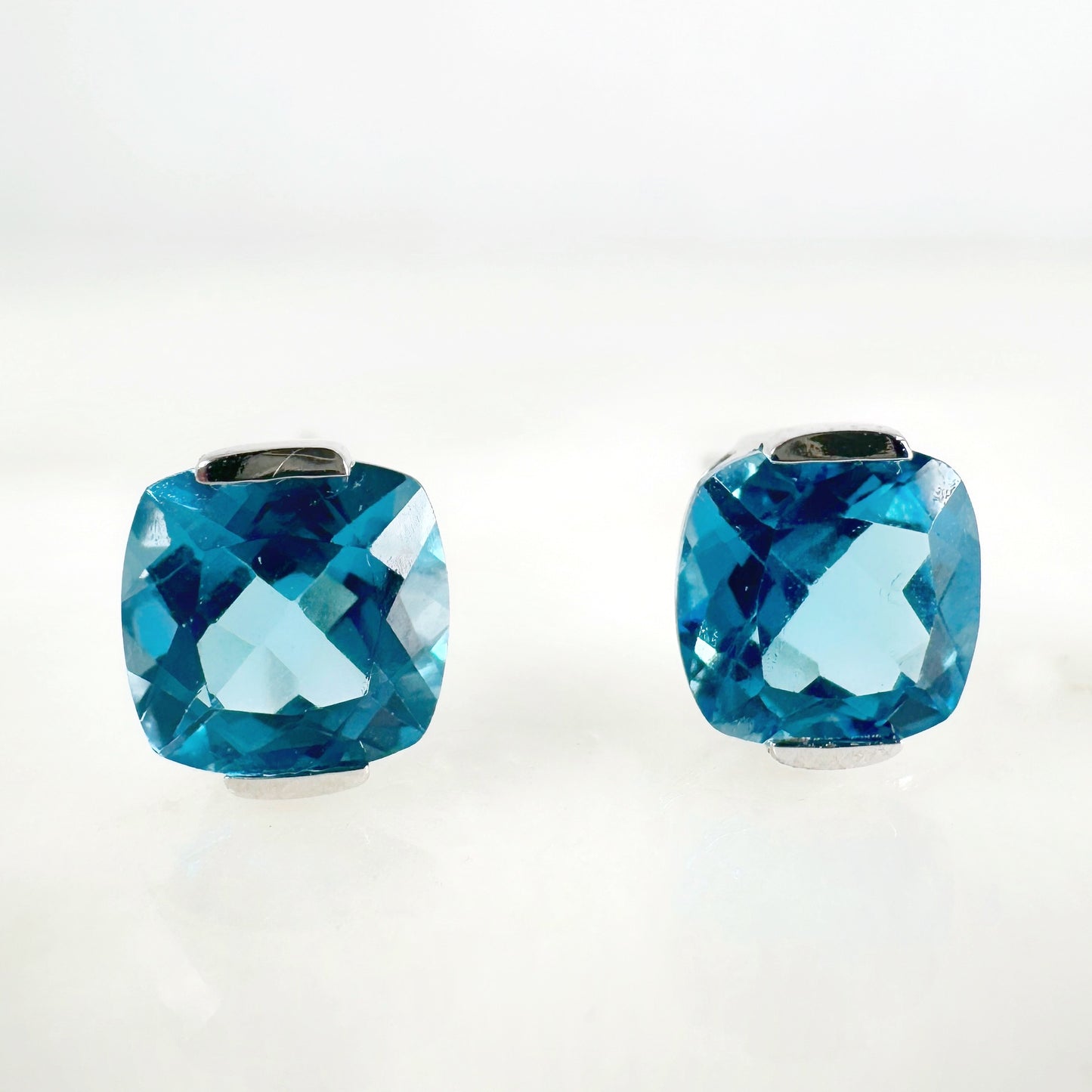 14k White Gold Swiss Blue Topaz Earring