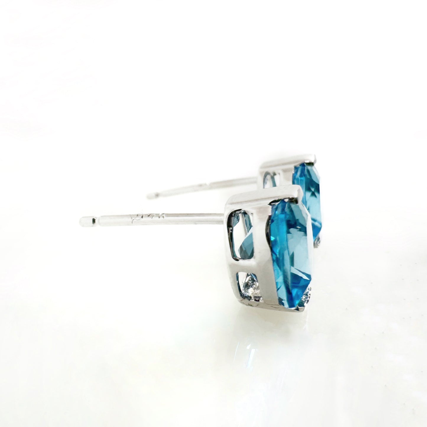 14k White Gold Swiss Blue Topaz Earring