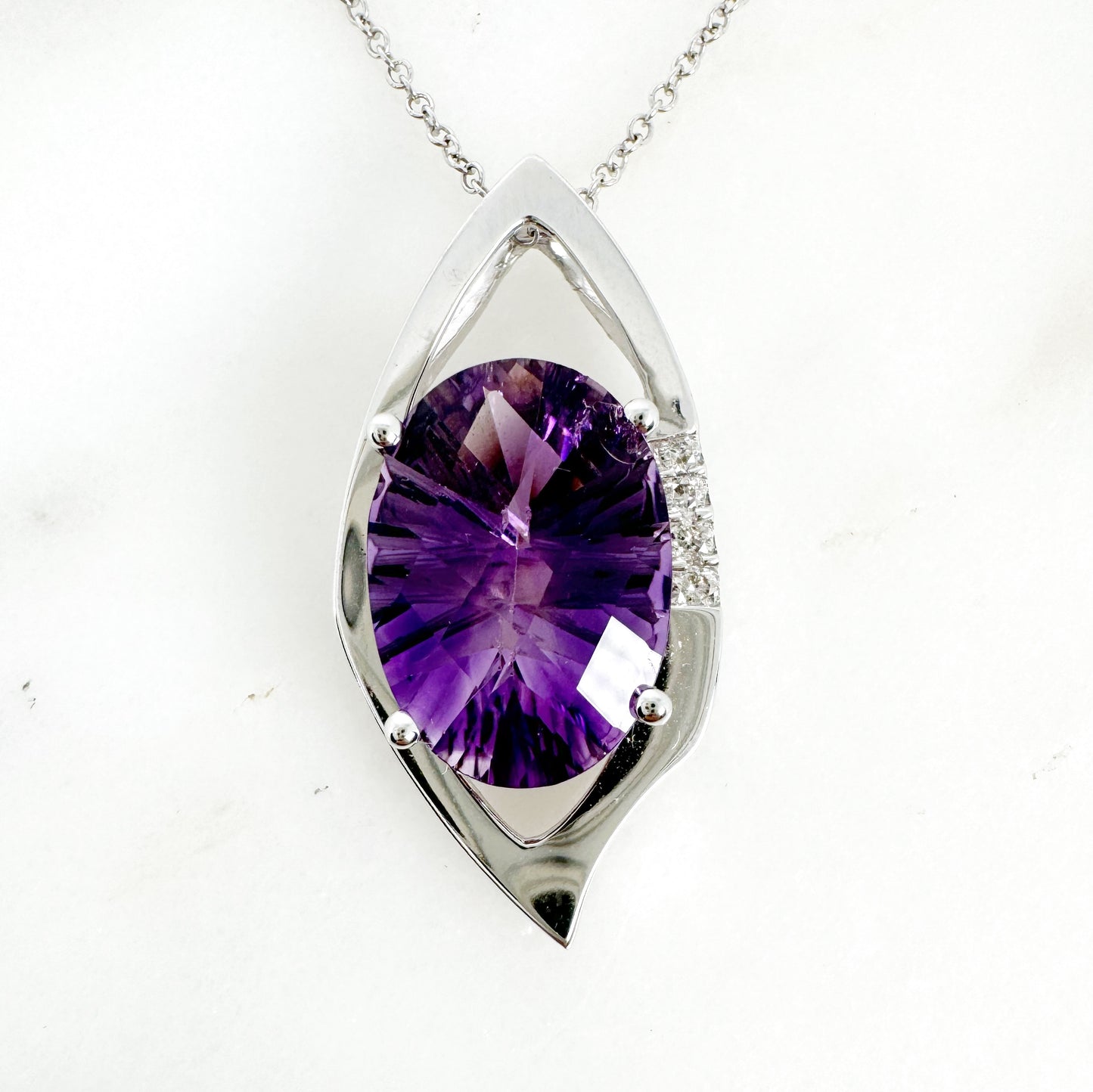 18K White Gold Oval Amethyst Pendant with Diamonds