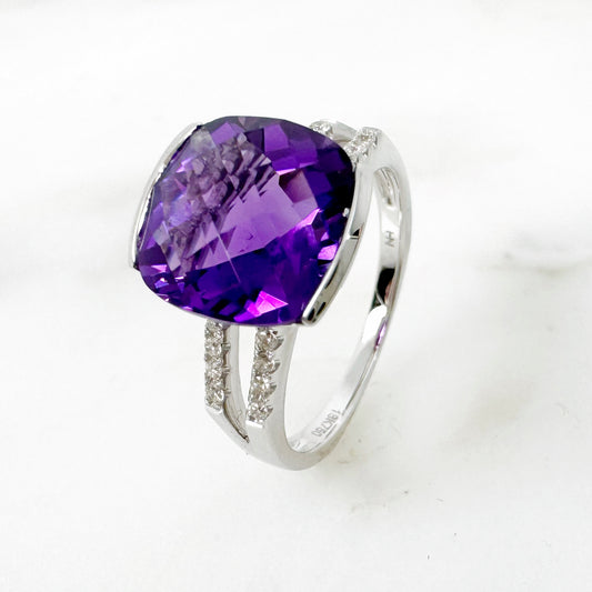 18K White Gold Cusion Amethyst Ring with Diamond