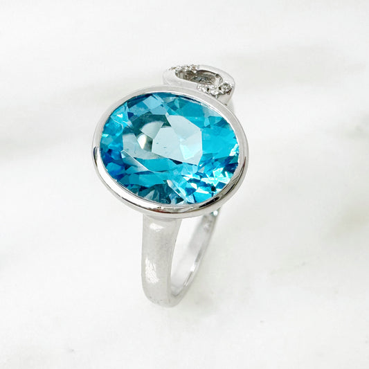 18K White Gold Oval Blue Topaz Ring with Diamonds