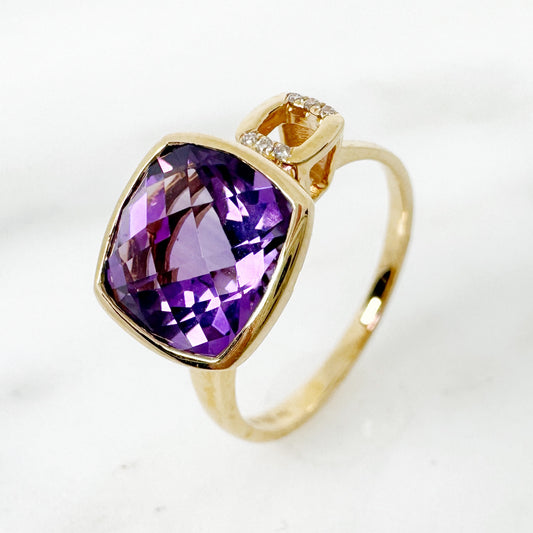 18K Yellow Gold Cusion Amethyst Ring with Diamonds