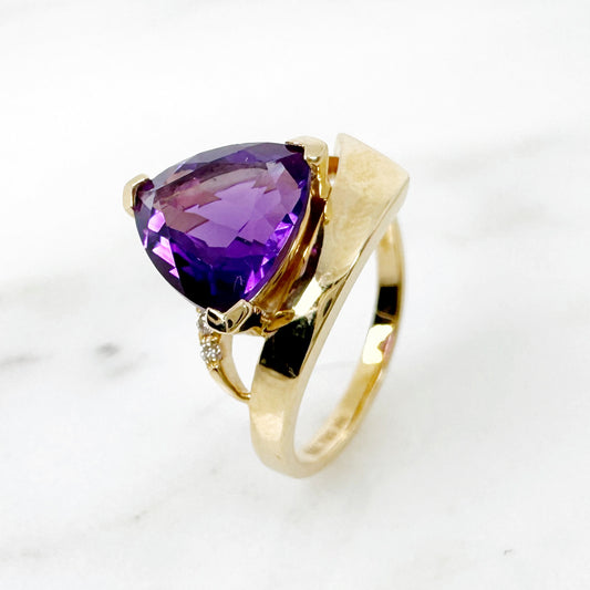 18K Yellow Gold Triangle Amethyst Ring with Diamonds