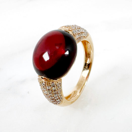 18K Yellow Gold Oval Garnet Ring with Diamonds