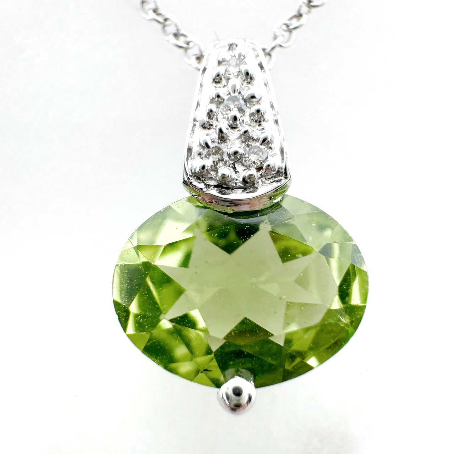 18K White Gold Oval Peridot Pendant with Diamonds