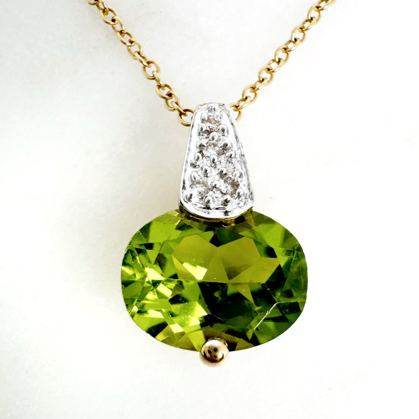 18K Yellow Gold Oval Peridot Pendant with Diamonds