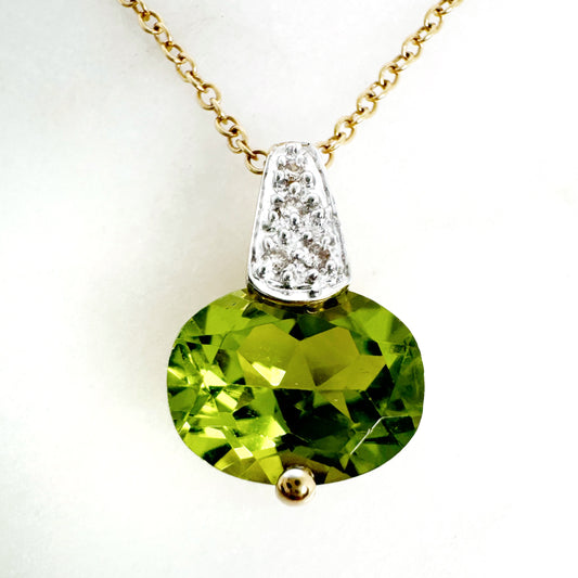 18K Yellow Gold Oval Peridot Pendant with Diamonds