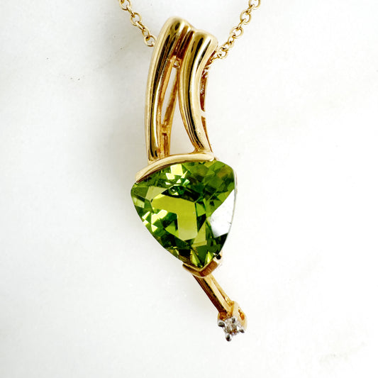 18K Yellow Gold triangle Peridot Pendant with Diamonds