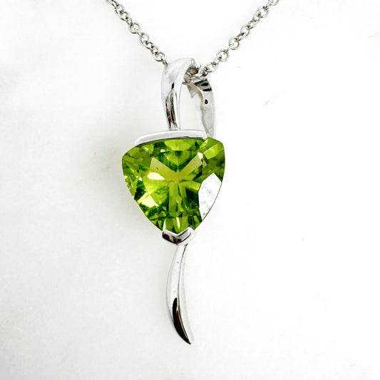 18K White Gold triangle Peridot Pendant