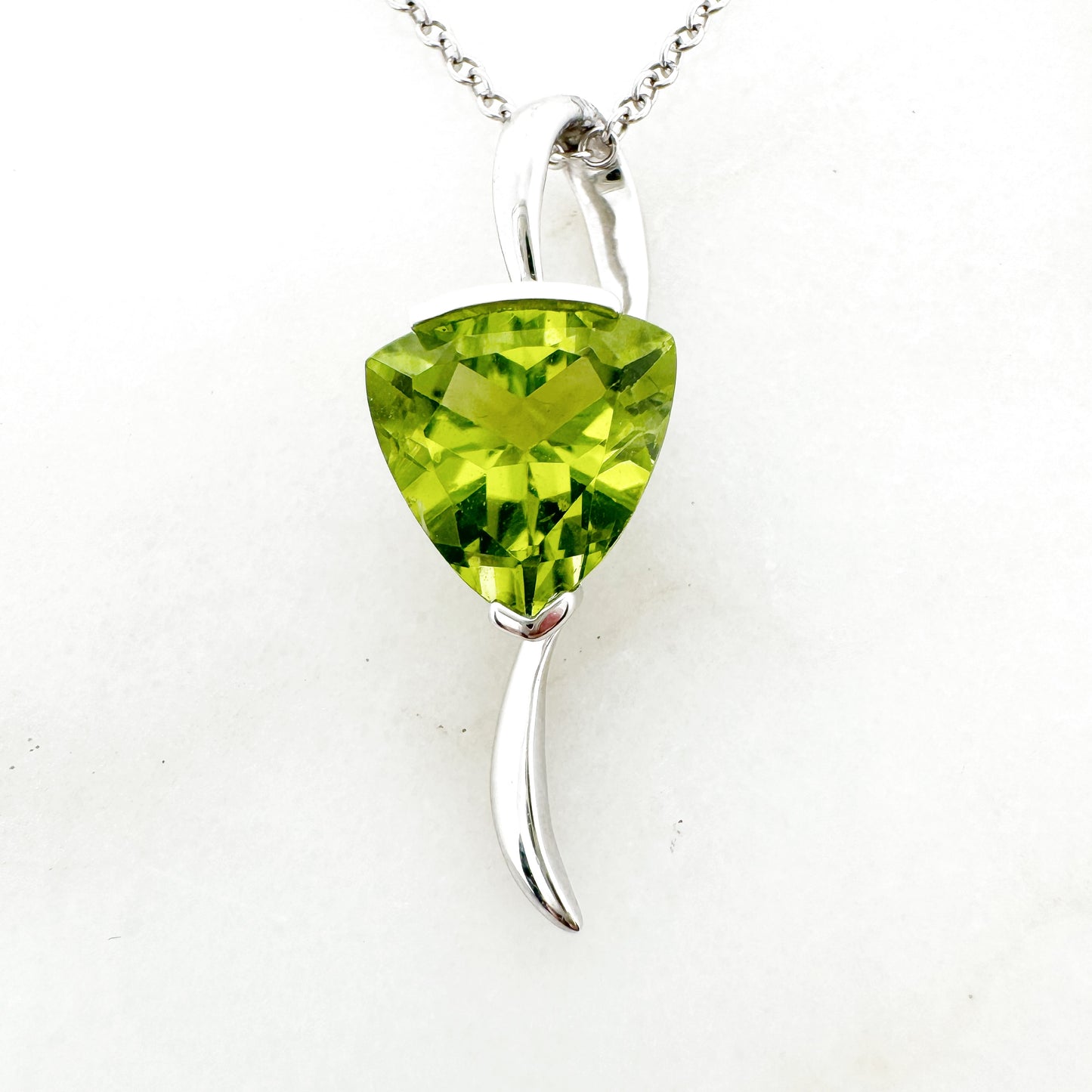 18K White Gold triangle Peridot Pendant