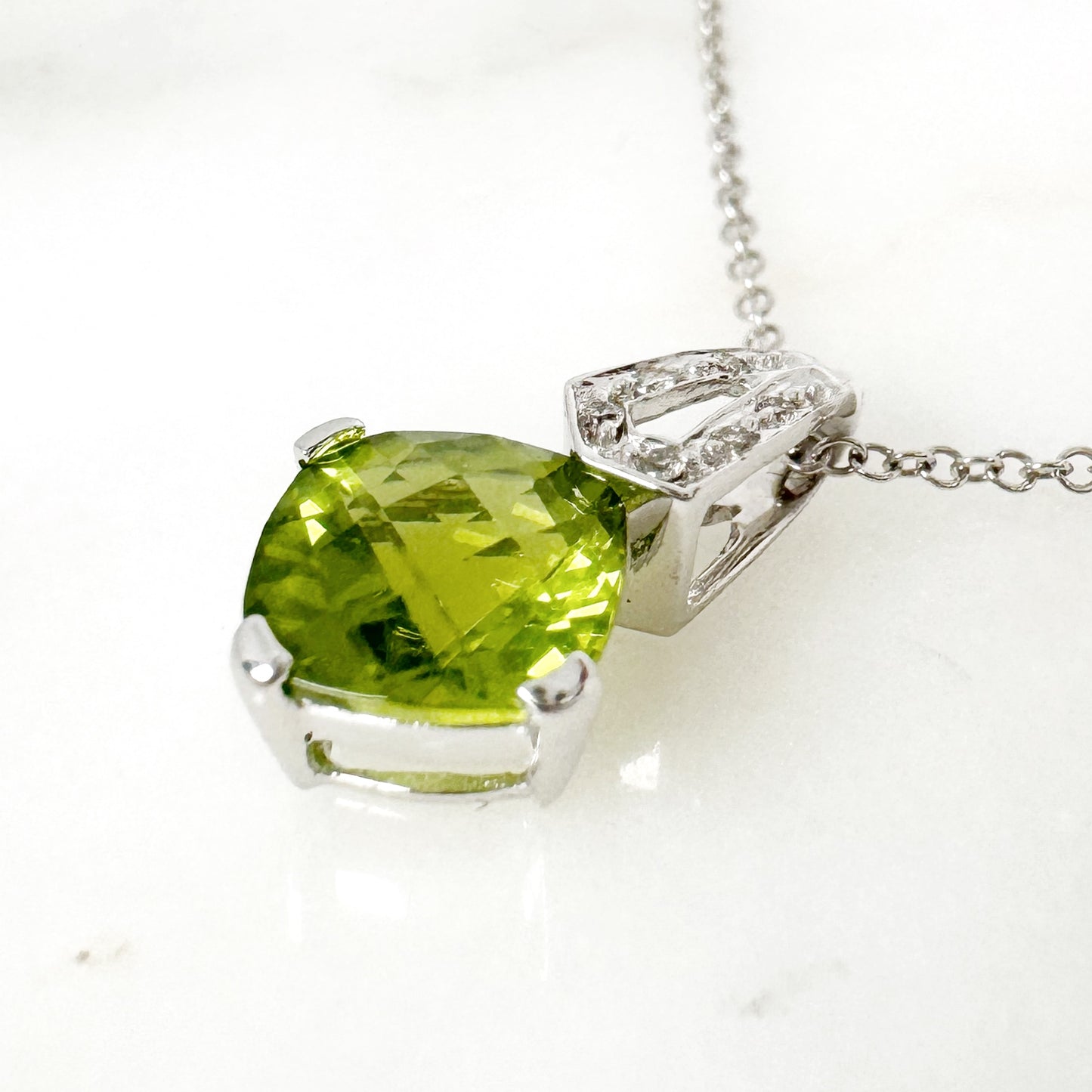 18K White Gold Cushion Peridot Pendant with Diamonds