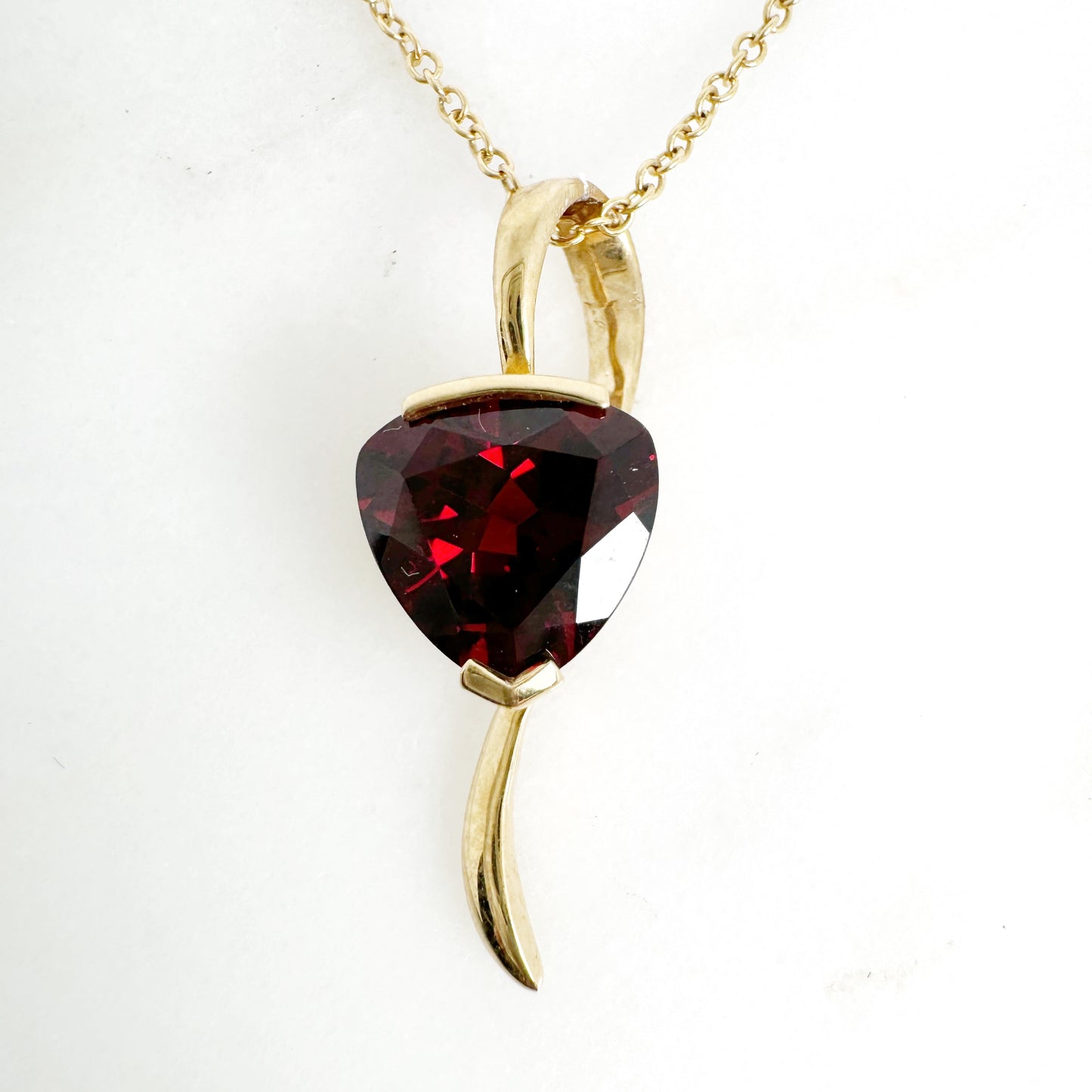 18K Yellow Gold triangle Garnet Pendant