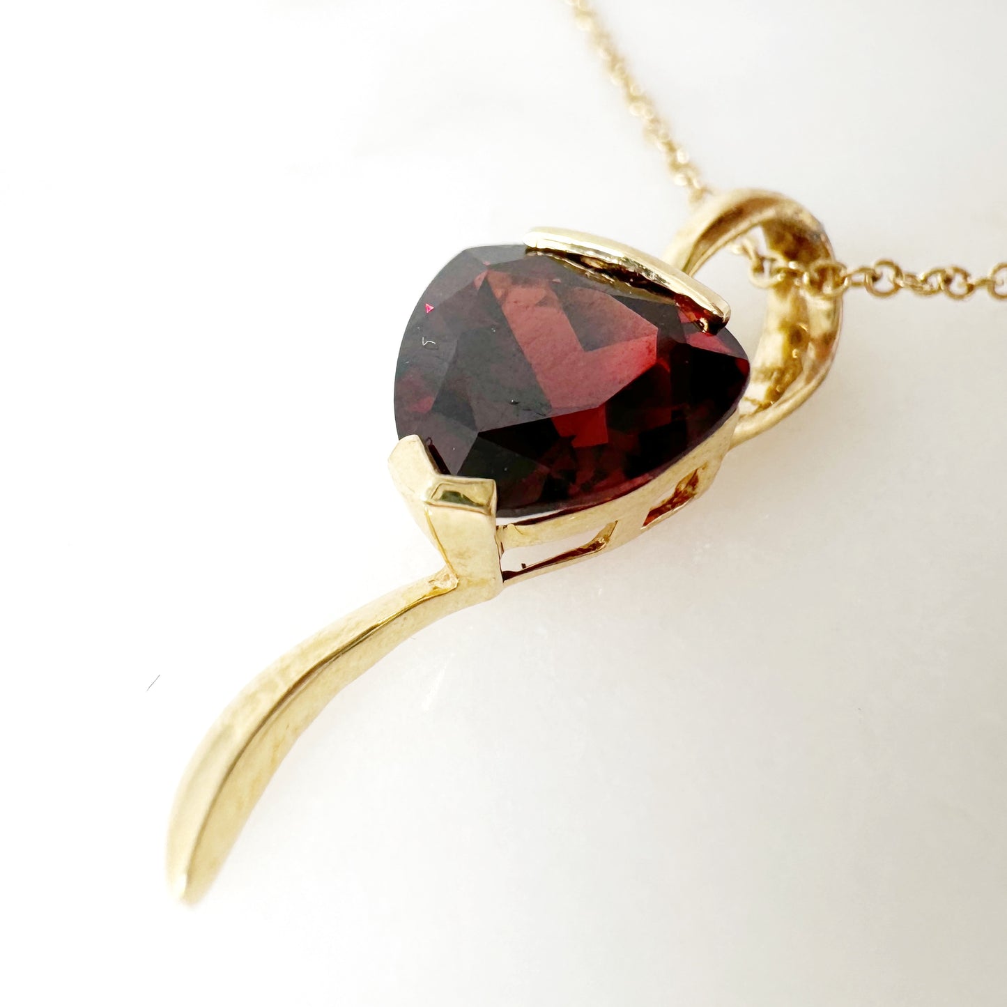 18K Yellow Gold triangle Garnet Pendant