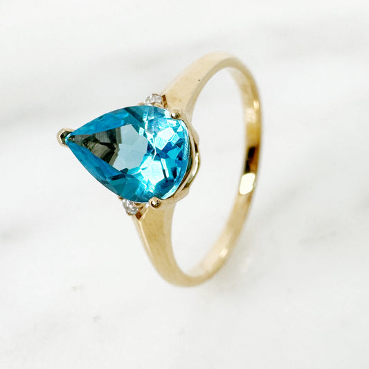 18K Yellow Gold Pear Blue Topaz Ring with Diamonds