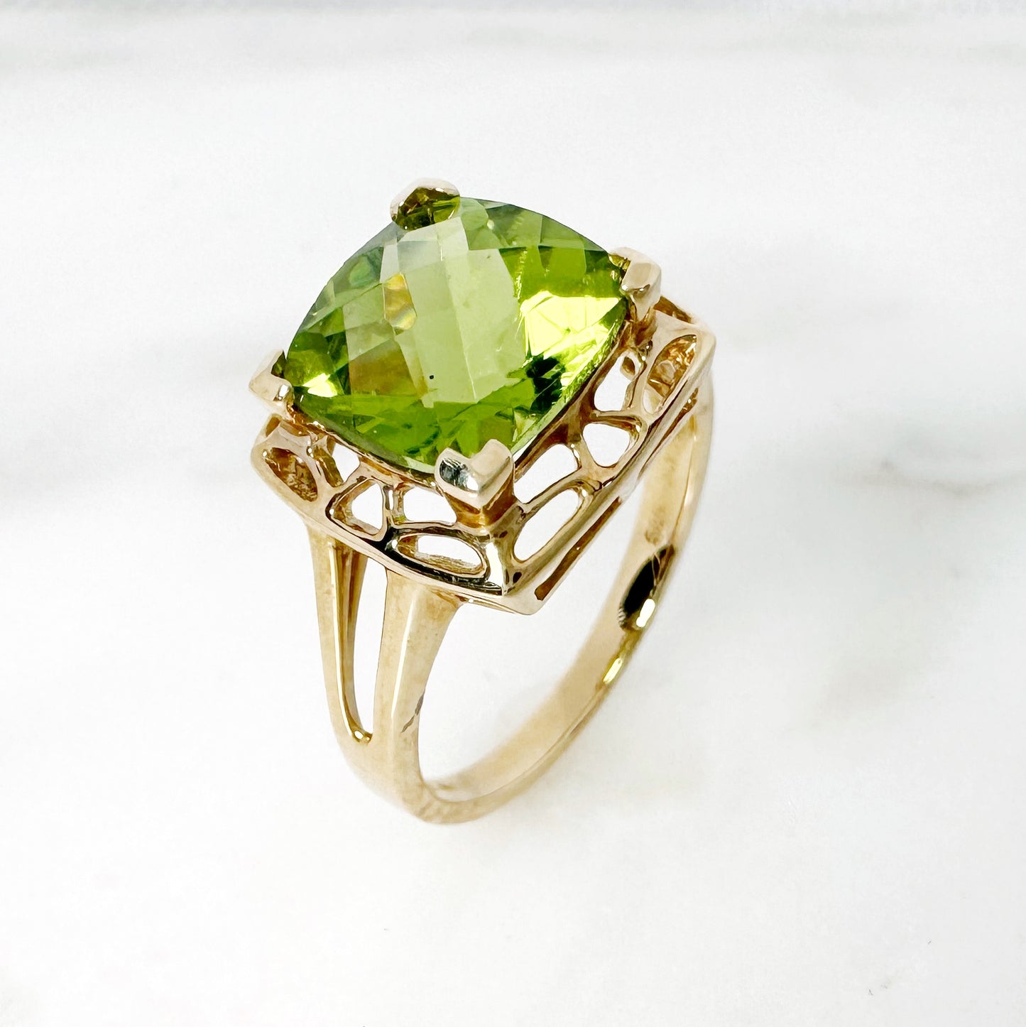 14K Yellow Gold Cusion Peridot Ring