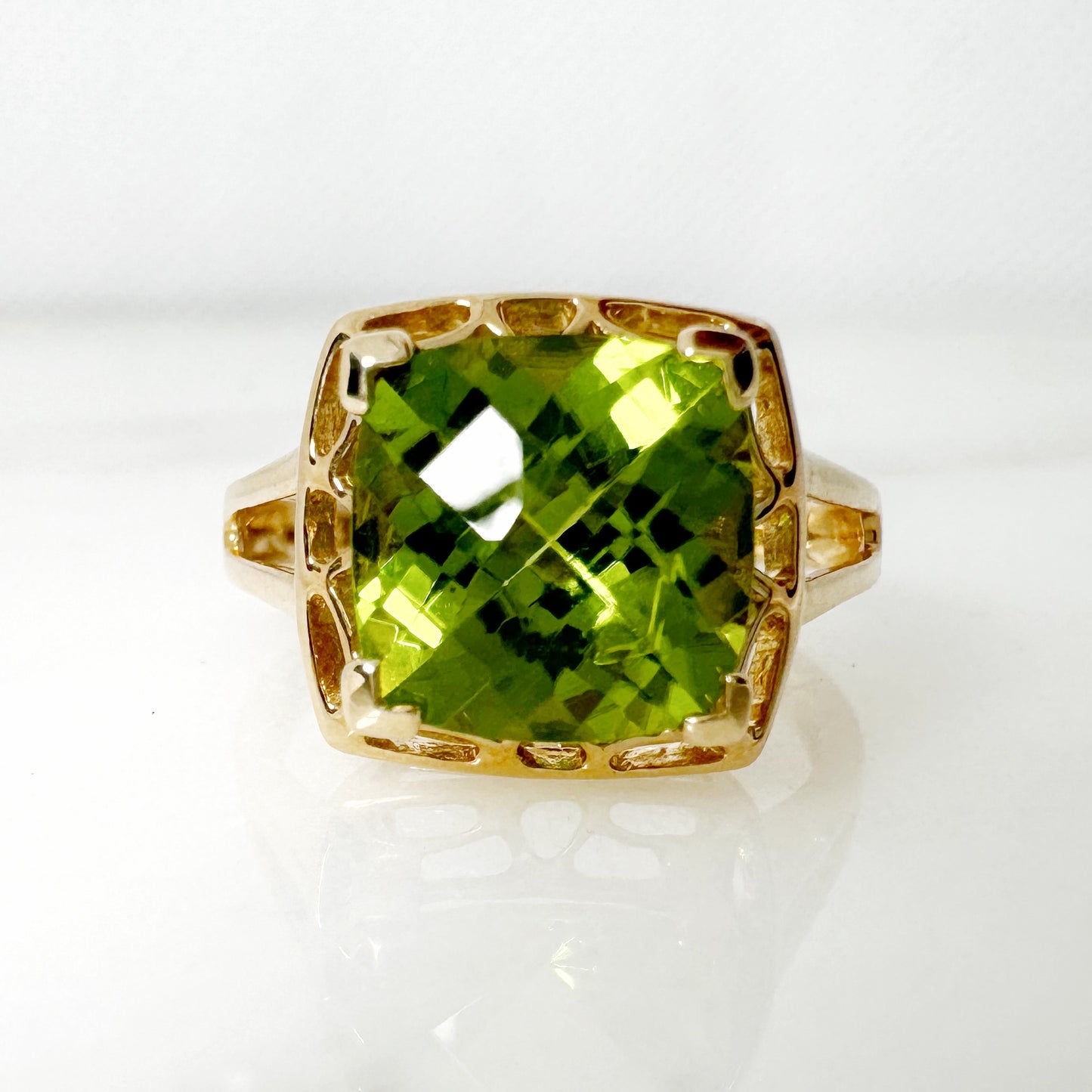 14K Yellow Gold Cusion Peridot Ring