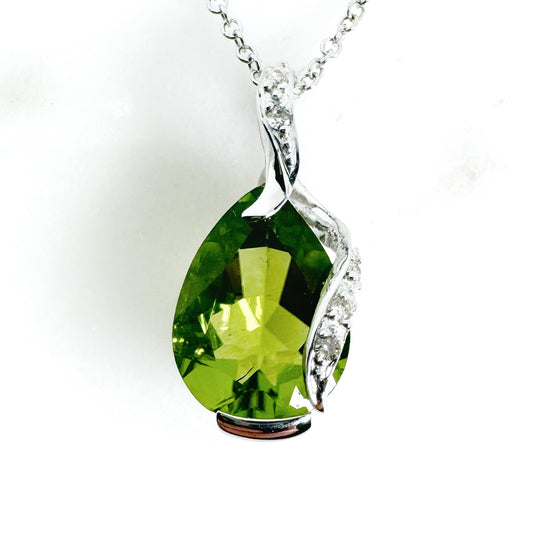 14k White Gold Peridot Pendant with Diamonds