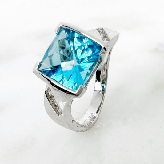 18K White Gold Cusion Blue Topaz Ring with Diamonds