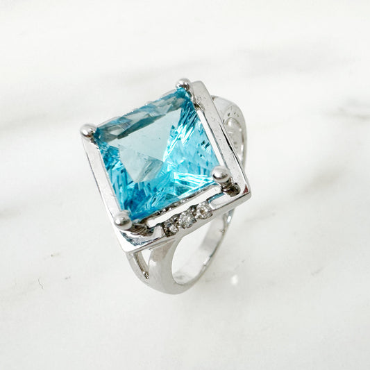 18K White Gold Squard Blue Topaz Ring with Diamonds