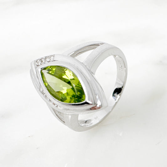 18K White Gold Freeform Peridot Ring with Diamonds