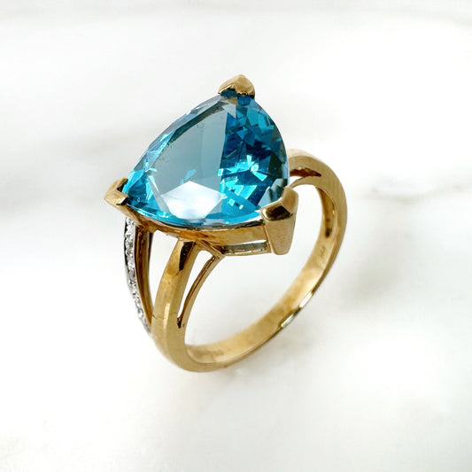 18K Yellow Gold Triangle Blue Topaz Ring with Diamonds