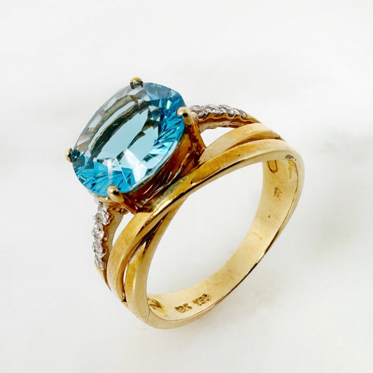 18K Yellow Gold Oval Blue Topaz Ring with Diamonds