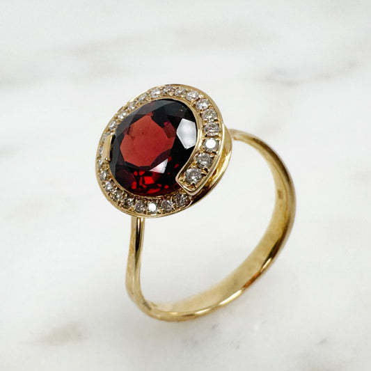 14K Yellow Gold Round Garnet Ring with Diamonds