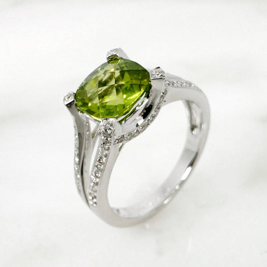 18K White Gold Cushion Peridot Ring with Diamonds