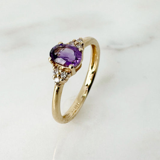 14K Yellow Gold Oval Amethyst Ring with Diamonds