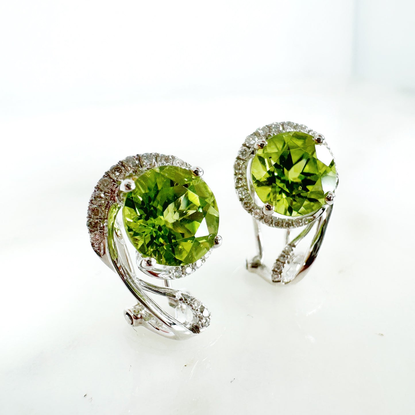 14k White Gold Peridot Earring with Diamonds