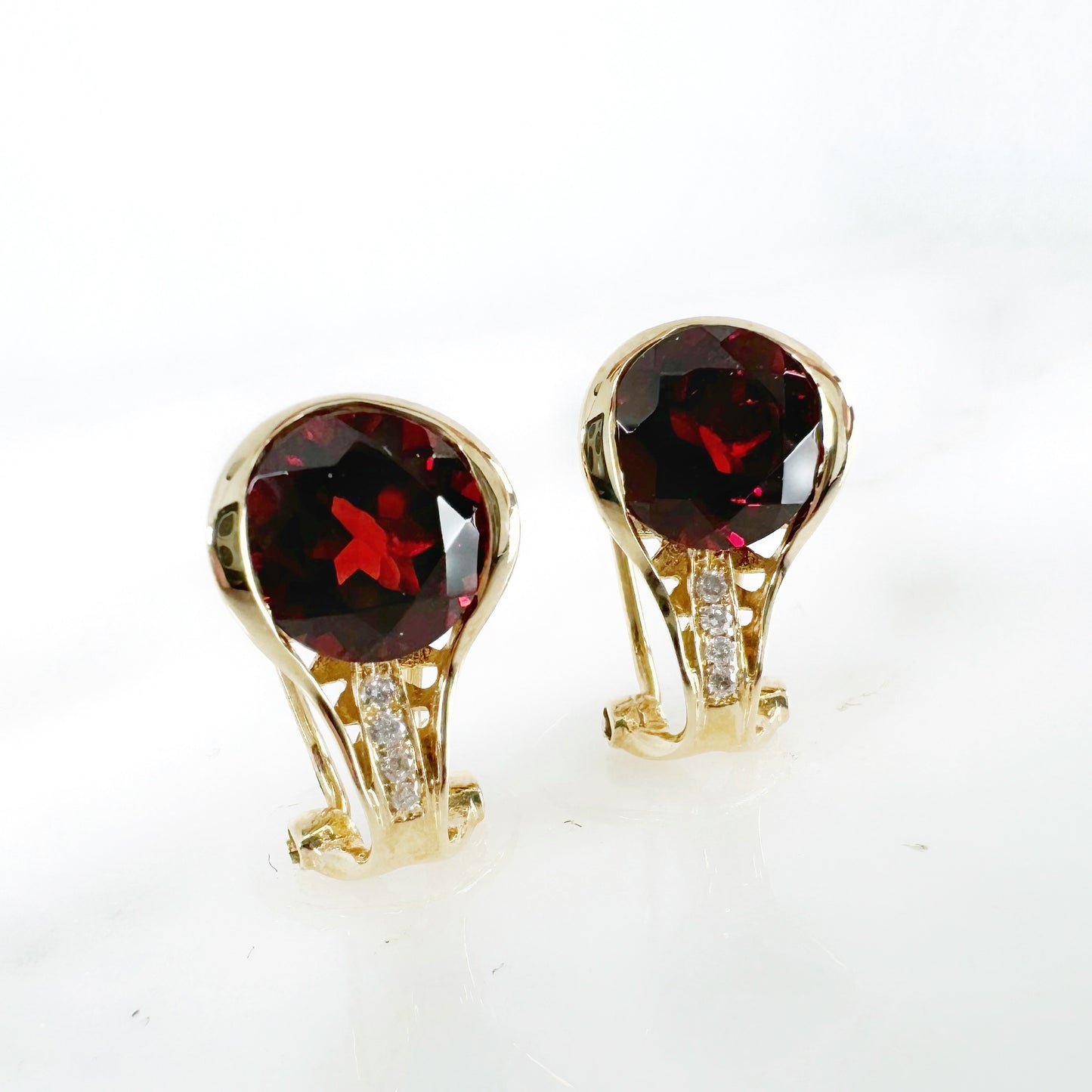 14k Yellow Gold Garnet Earring with Diamonds