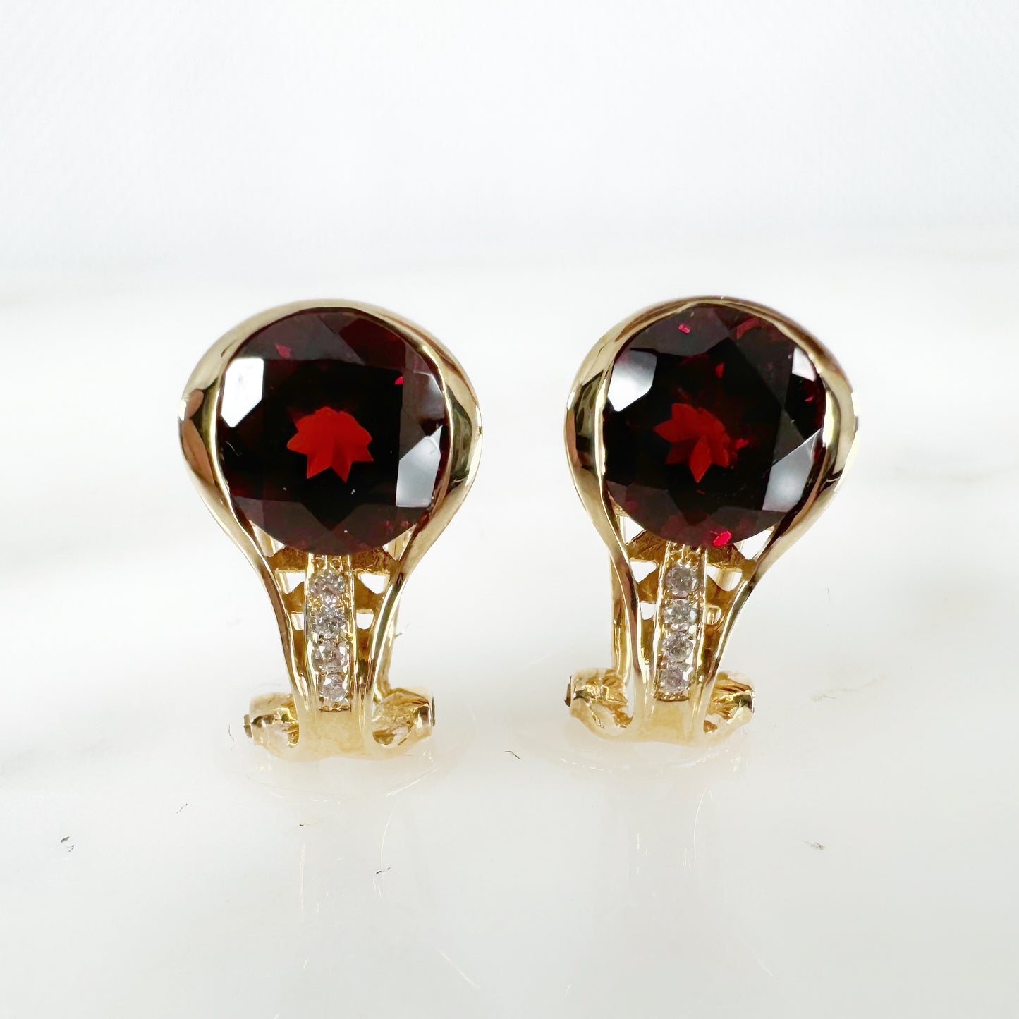 14k Yellow Gold Garnet Earring with Diamonds