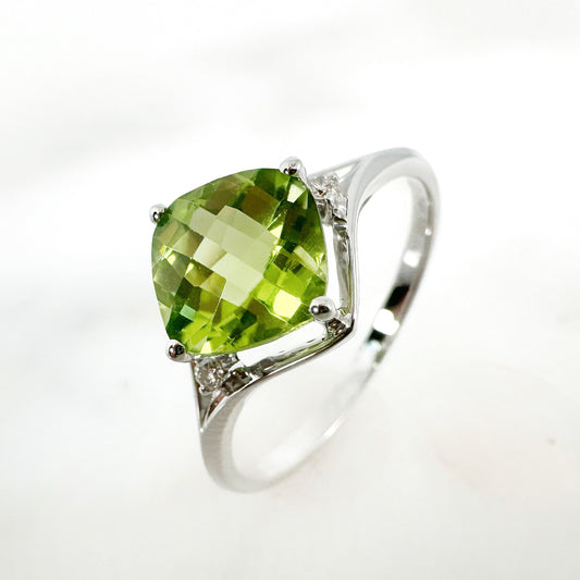 14k White Gold Peridot Ring with Diamonds