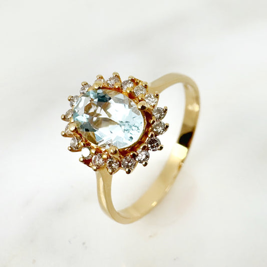 18k Yellow Gold Aquamarine Ring with Diamonds